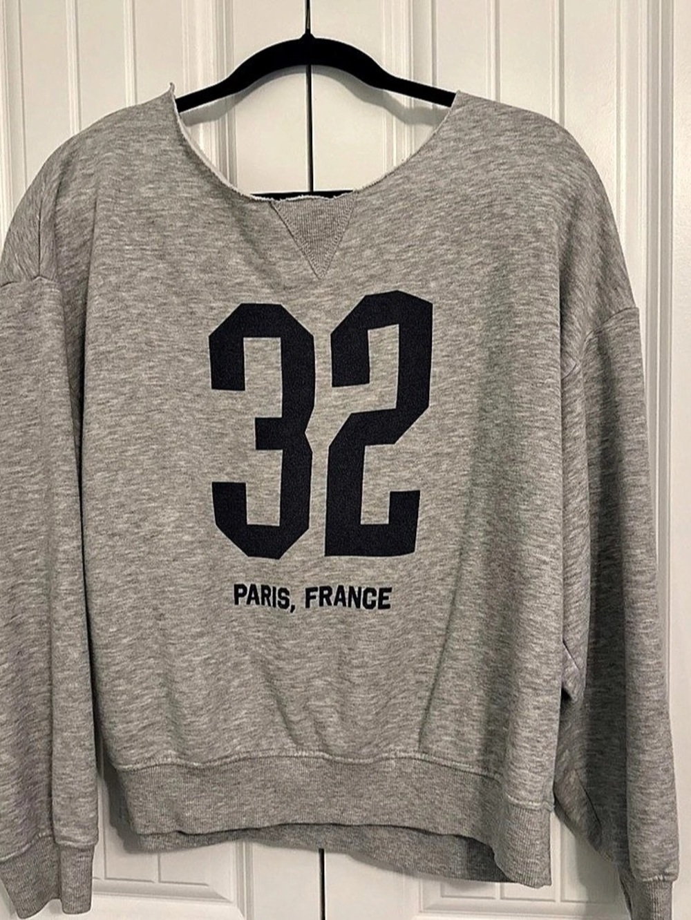 Brandy Melville Paris France 32 Motif Sweatshirt Gray